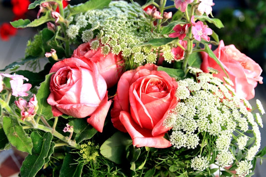 red roses and white babys breath flowers bouquet